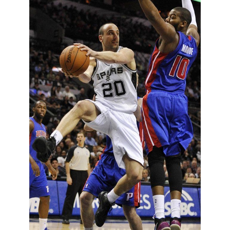 Ginobili explot su zapatilla en una gran actuaci n