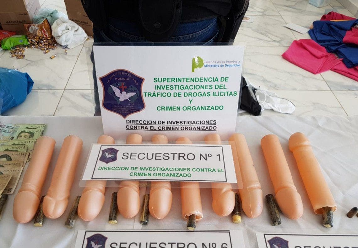 Cayó una banda narco que escondía droga en penes de cotillón